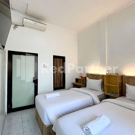 D Palma Near Lokananta Manahan Mitra Reddoorz Surakarta  Bagian luar foto