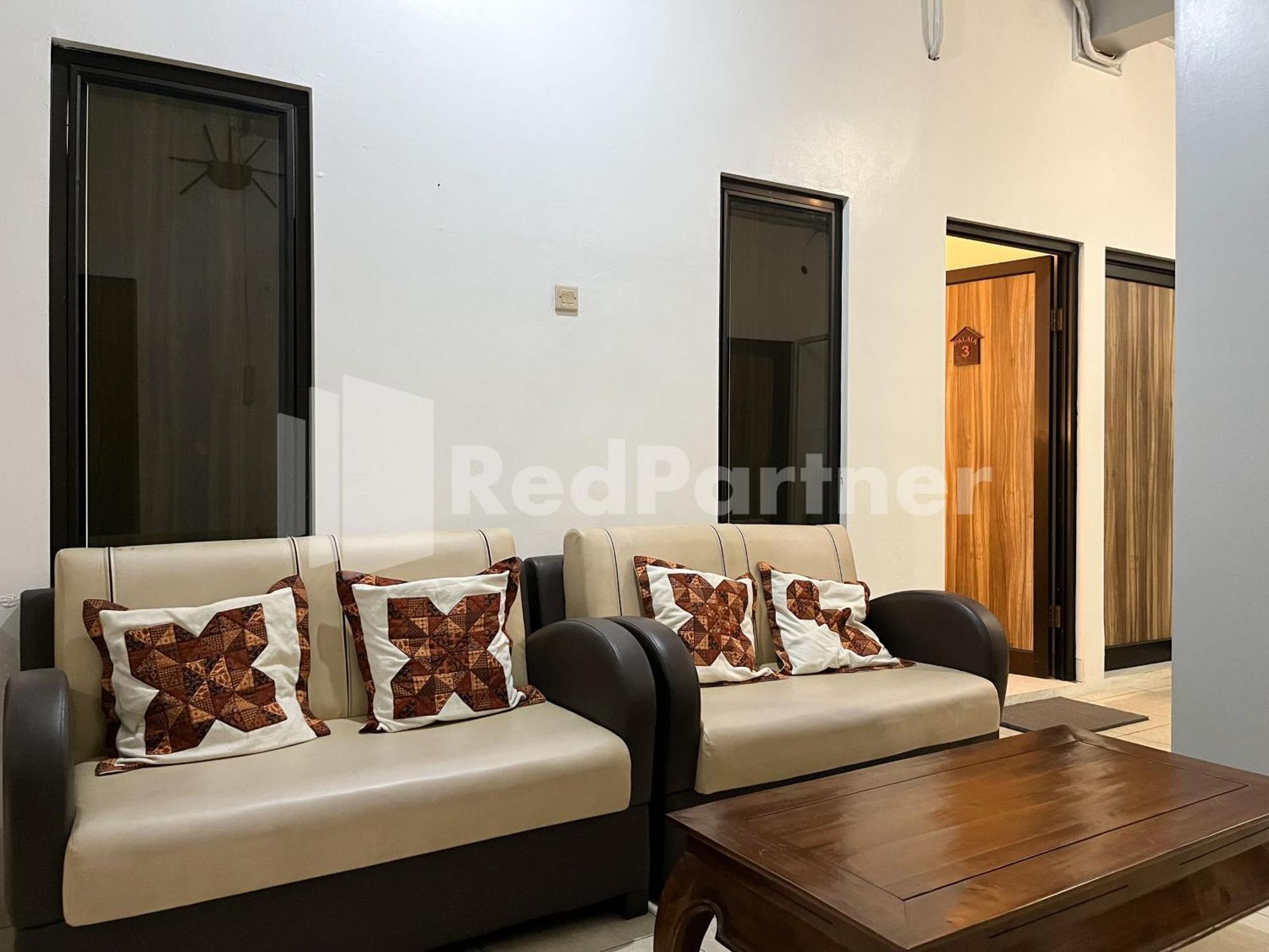 D Palma Near Lokananta Manahan Mitra Reddoorz Surakarta  Bagian luar foto