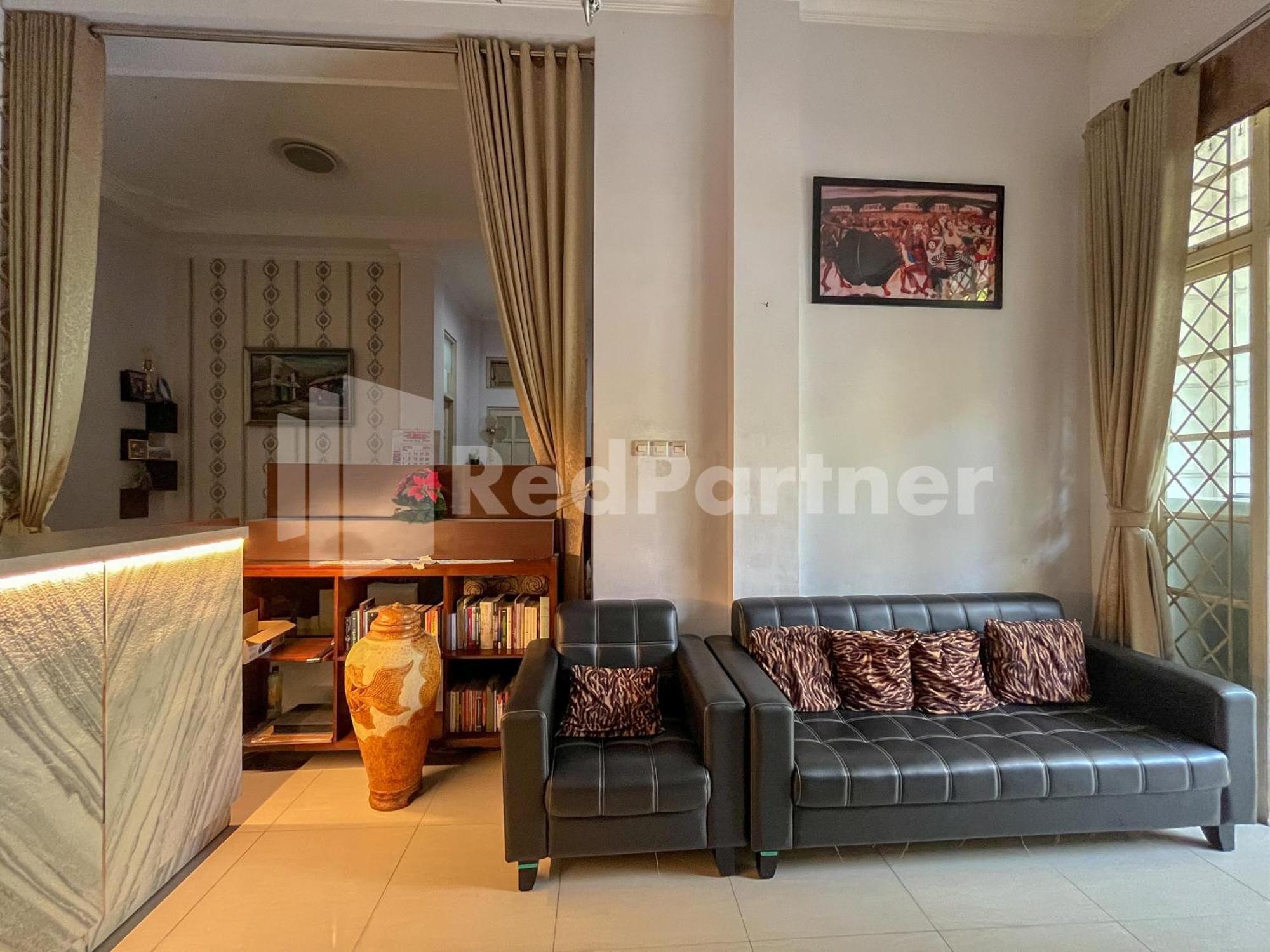 D Palma Near Lokananta Manahan Mitra Reddoorz Surakarta  Bagian luar foto